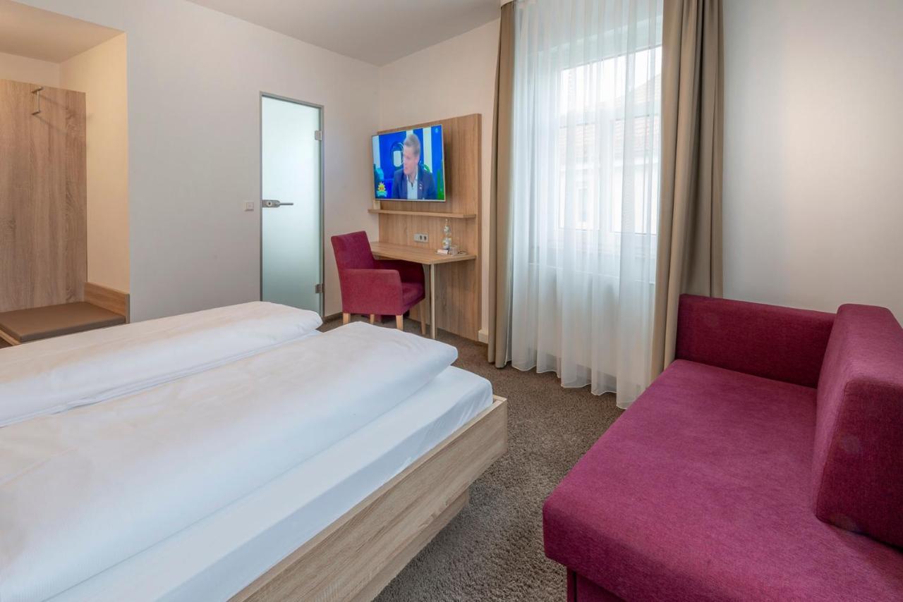 Hotel Gasthof Zum Roessle Heilbronn Bagian luar foto