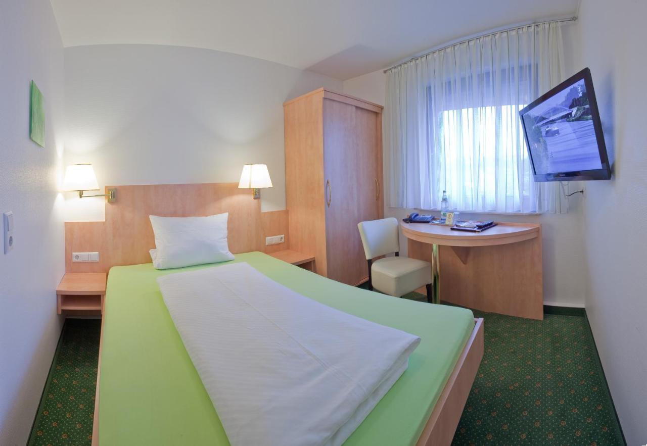 Hotel Gasthof Zum Roessle Heilbronn Bagian luar foto