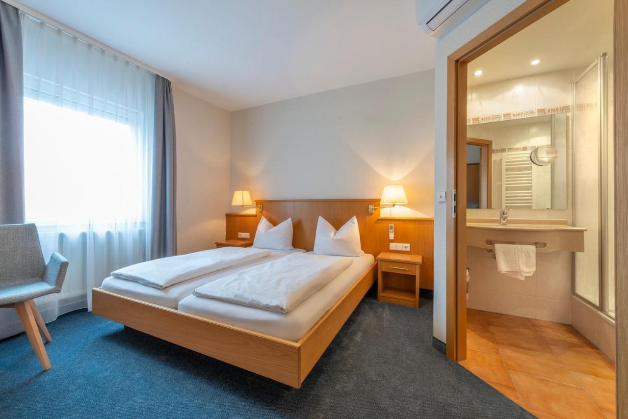 Hotel Gasthof Zum Roessle Heilbronn Bagian luar foto