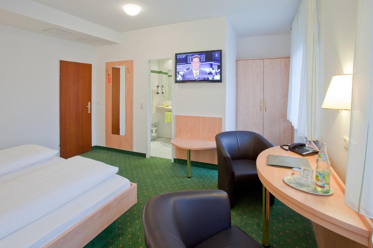 Hotel Gasthof Zum Roessle Heilbronn Bagian luar foto