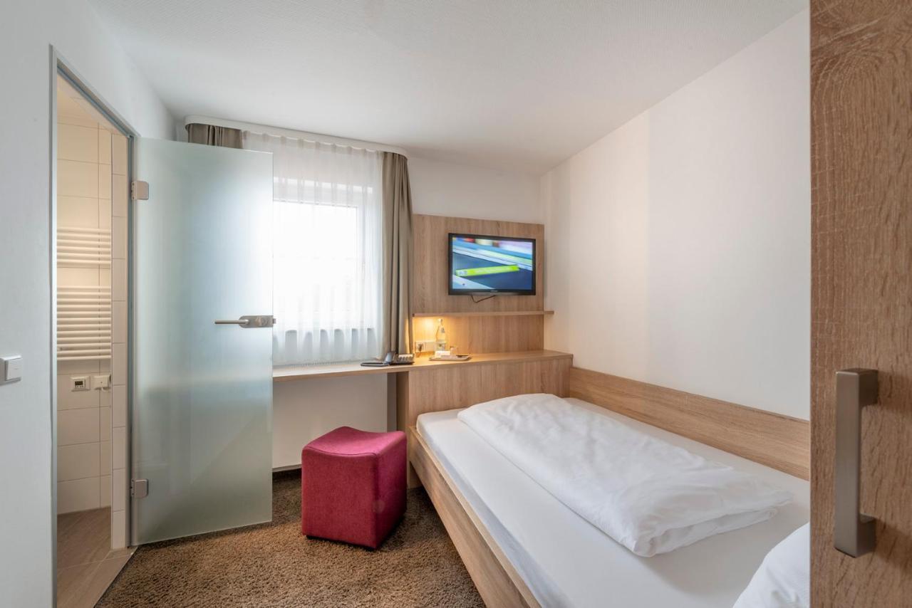 Hotel Gasthof Zum Roessle Heilbronn Bagian luar foto