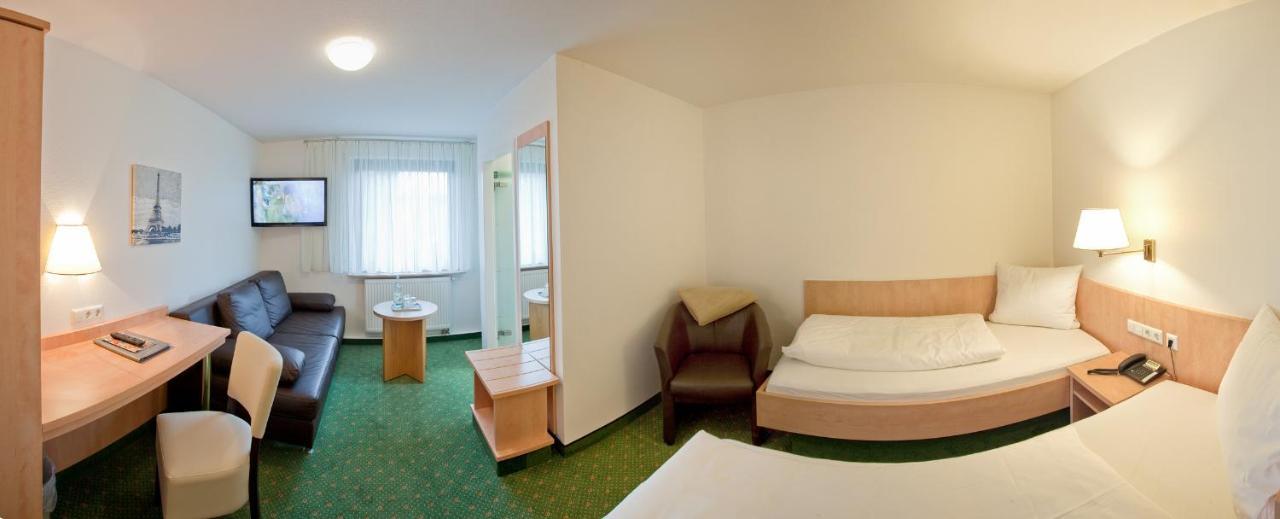 Hotel Gasthof Zum Roessle Heilbronn Bagian luar foto