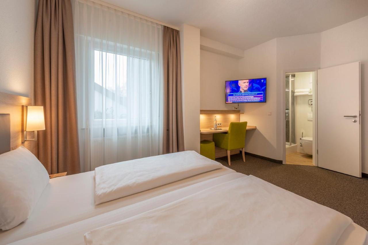 Hotel Gasthof Zum Roessle Heilbronn Bagian luar foto
